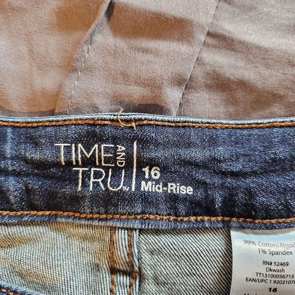 Distressed Blue Jeans - Picture 7 of 8